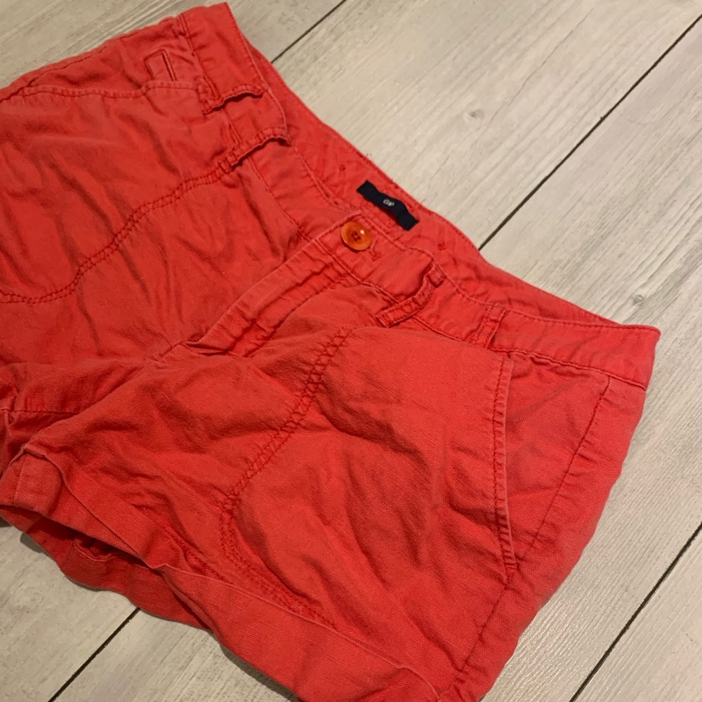 Gap red shorts - Picture 2 of 16